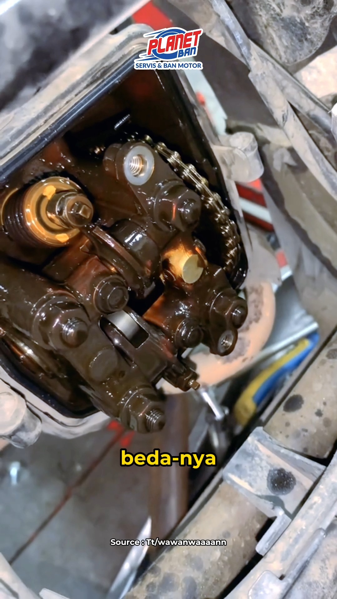 Jangan sampai nyesel harus turun mesin jutaan rupiah cuma gara gara telat ganti oli Oli yang sudah hitam dan kental itu...