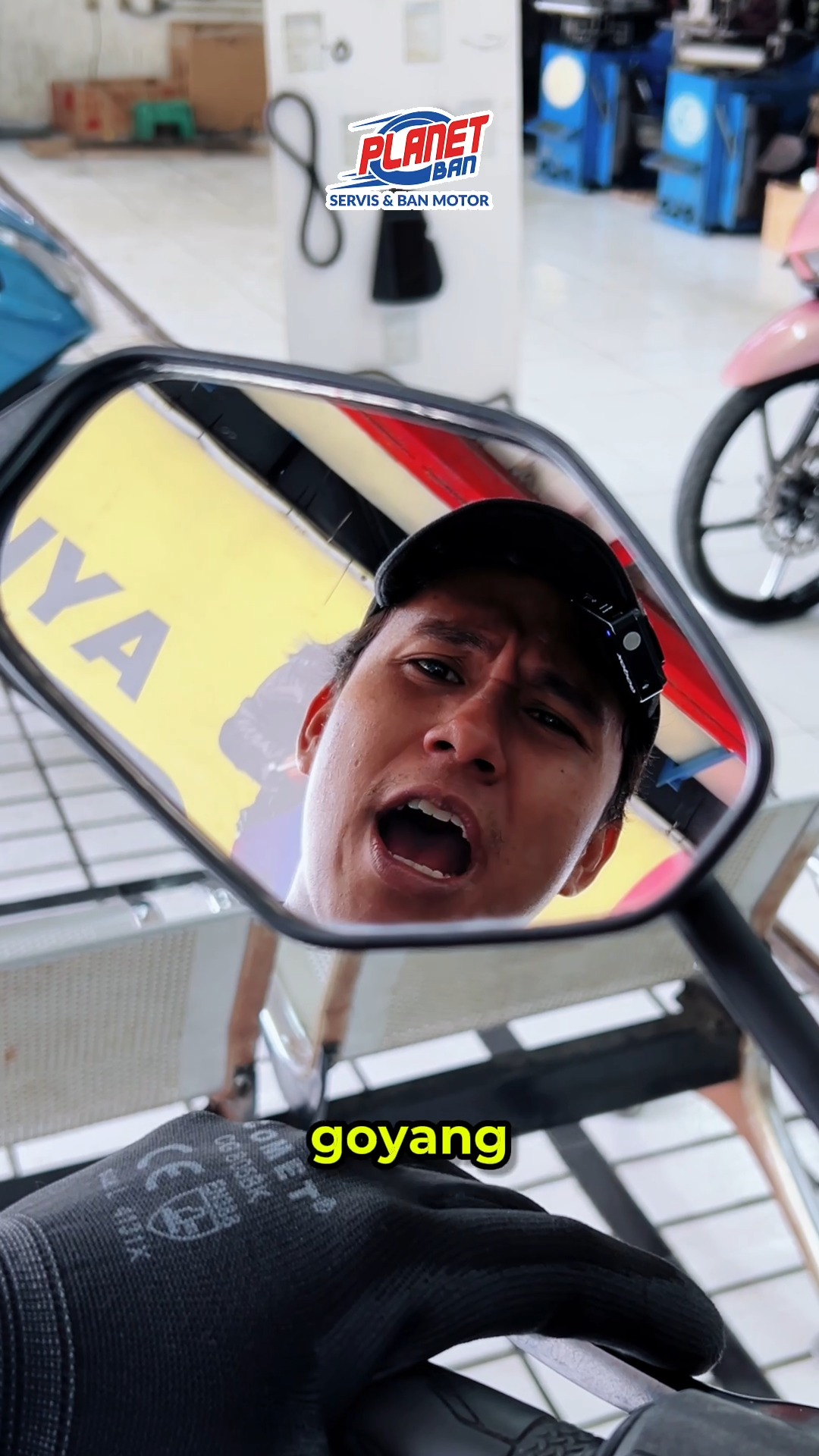 Hati hati kalo ban motor kamu udah gak layak dipakai. Karena bisa bikin motor limbung dan susah dikendalikan