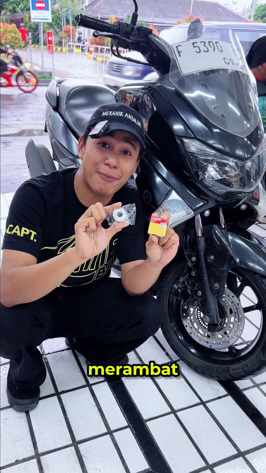 Bunyinya mungkin cuma krek krek , tapi kalau dibiarkan, risikonya bisa bikin motor oleng, berat, bahkan macet roda ...