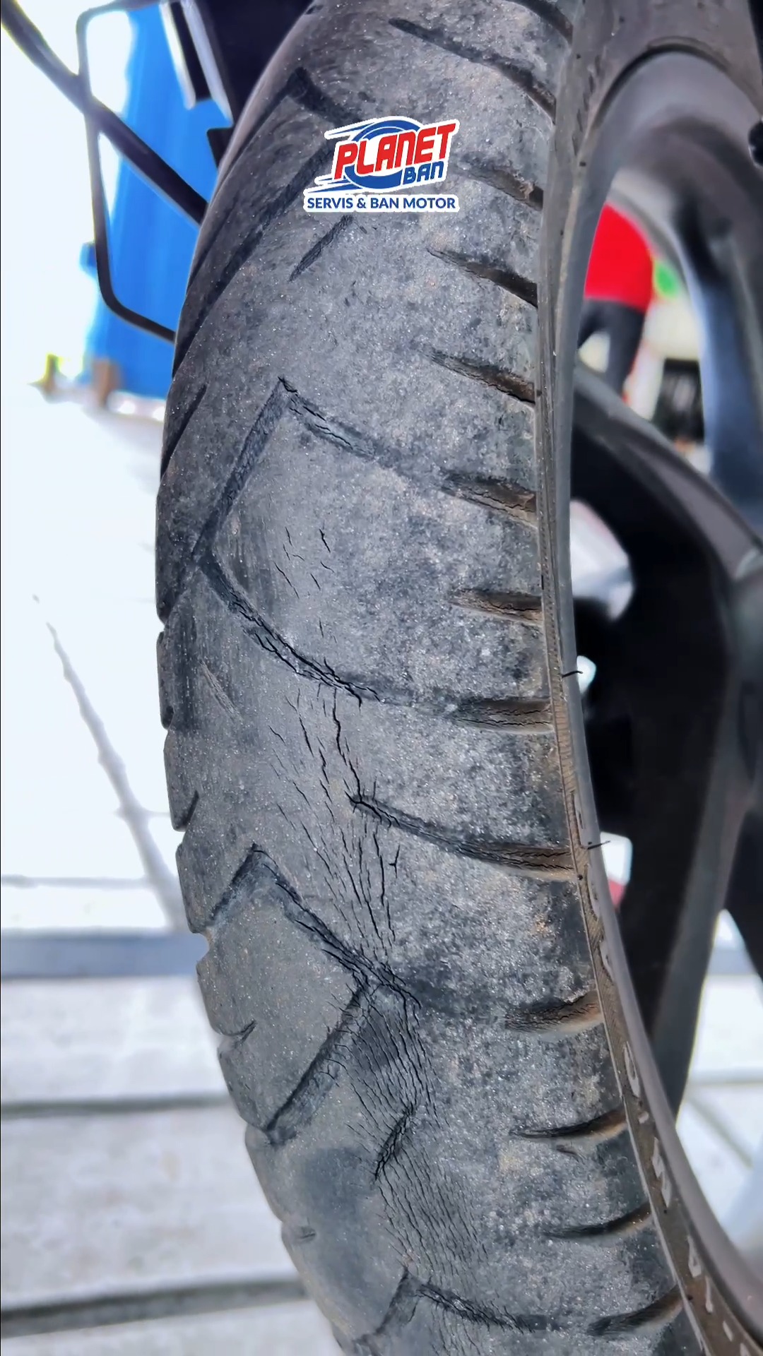  Jangan tunggu ban botak Cek TWI Tread Wear Indicator di ban motor kamu