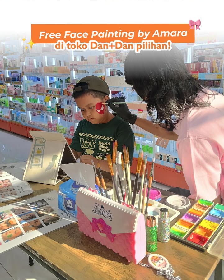 Belanja di Dan Dan gak cuma seru buat mama, tapi juga buat si kecil Ada face painting dari amarakids yang bikin anak betah...