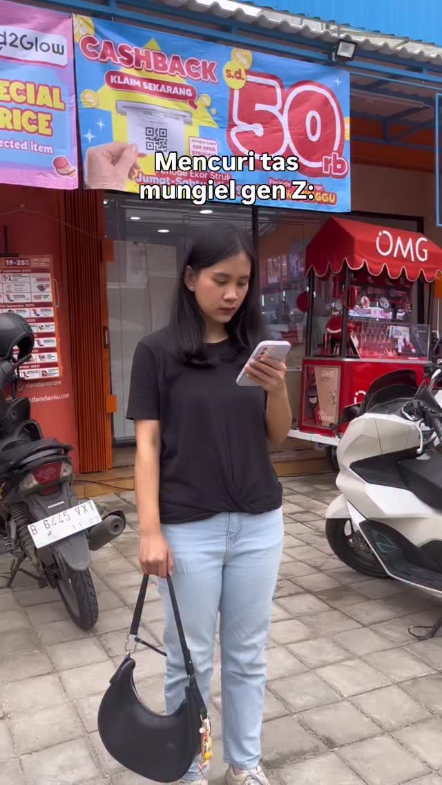 Palajaran yang bisa diambil jangan mencuri tas gen Z, karena sayang, cuma dapet dosanya doang AyokeDanDan DanDanIndonesia DanDanStore Palajaran yang bisa diambil jangan mencuri tas gen Z, karena sayang, cuma dapet dosanya doang AyokeDanDan DanDanIndo...