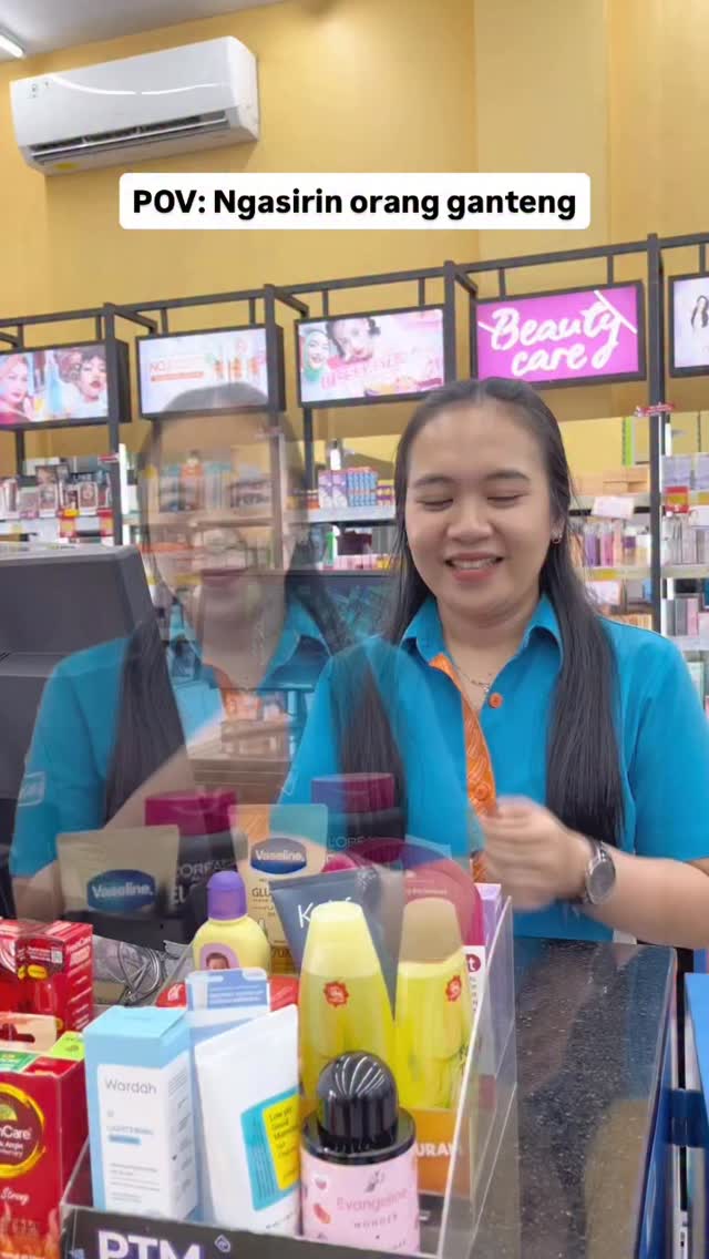 Ketemu pelanggan ganteng adalah rejeki yang bikin senyum senyum sendiri hehehehe AyokeDanDan DanDanIndonesia DanDanStore