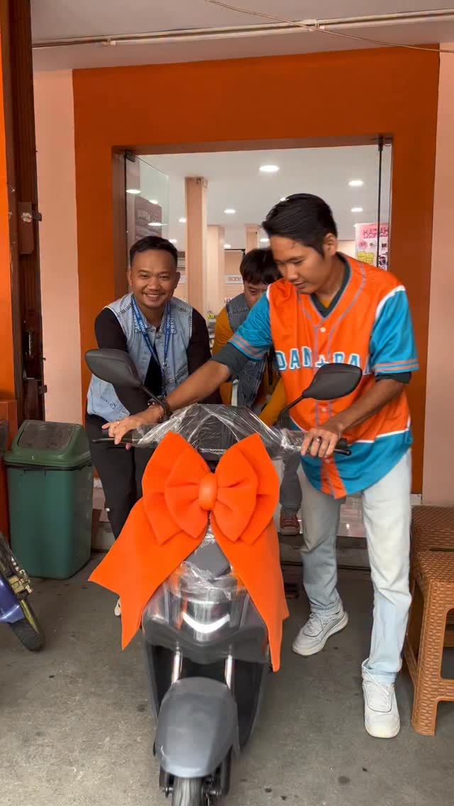 Lagi lagi hadiah sepeda listrik dari program belanja Dan Dan Kejutan Tahun Baru sudah mendarat dengan selamat di rumah...