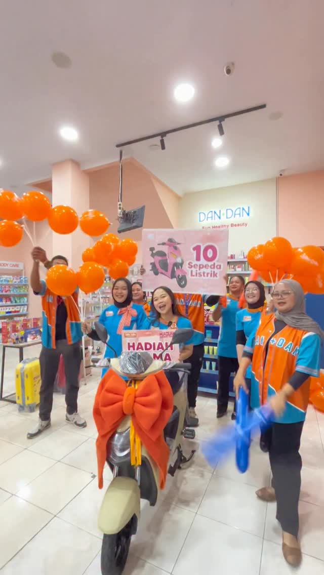 Tiap hari kerjaan karyawan Dan Dan nganterin hadiah sepeda listrik dari program belanja Dan Dan Kejutan Tahun Baru ...