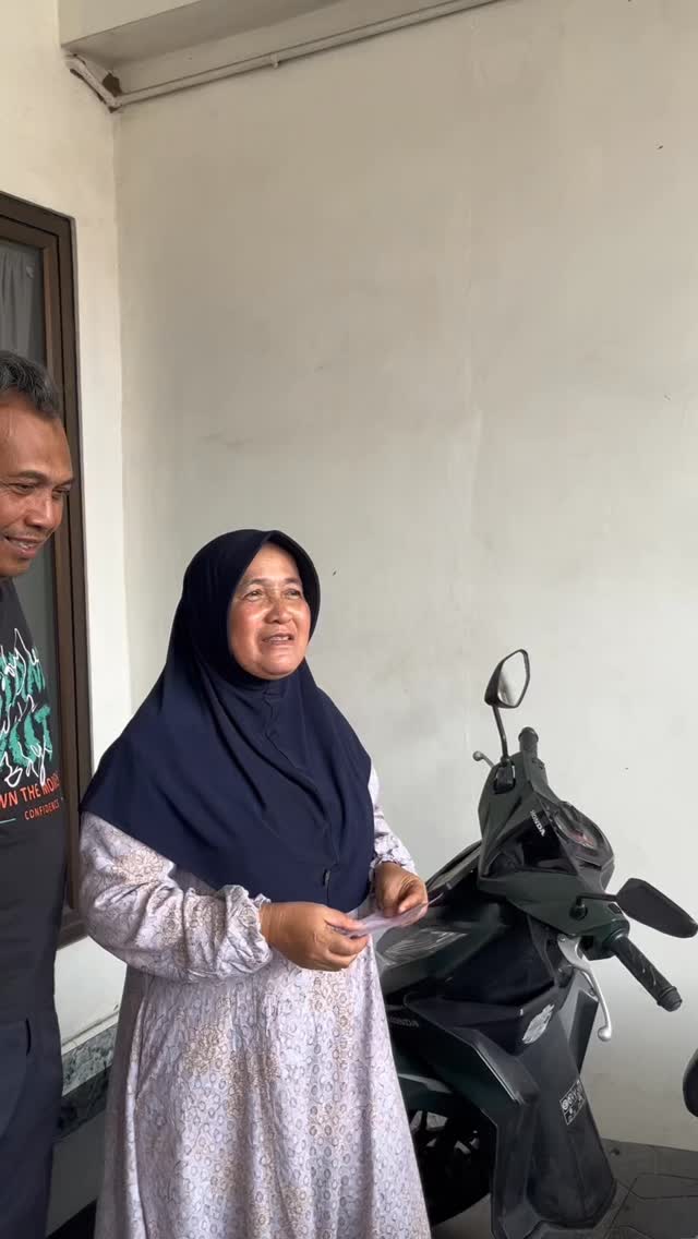 Habis kena tipu belasan juta, langsung diganti hadiah utama MOTOR LISTRIK GRATIS dari program belanja Dan Dan Kejutan Tah...