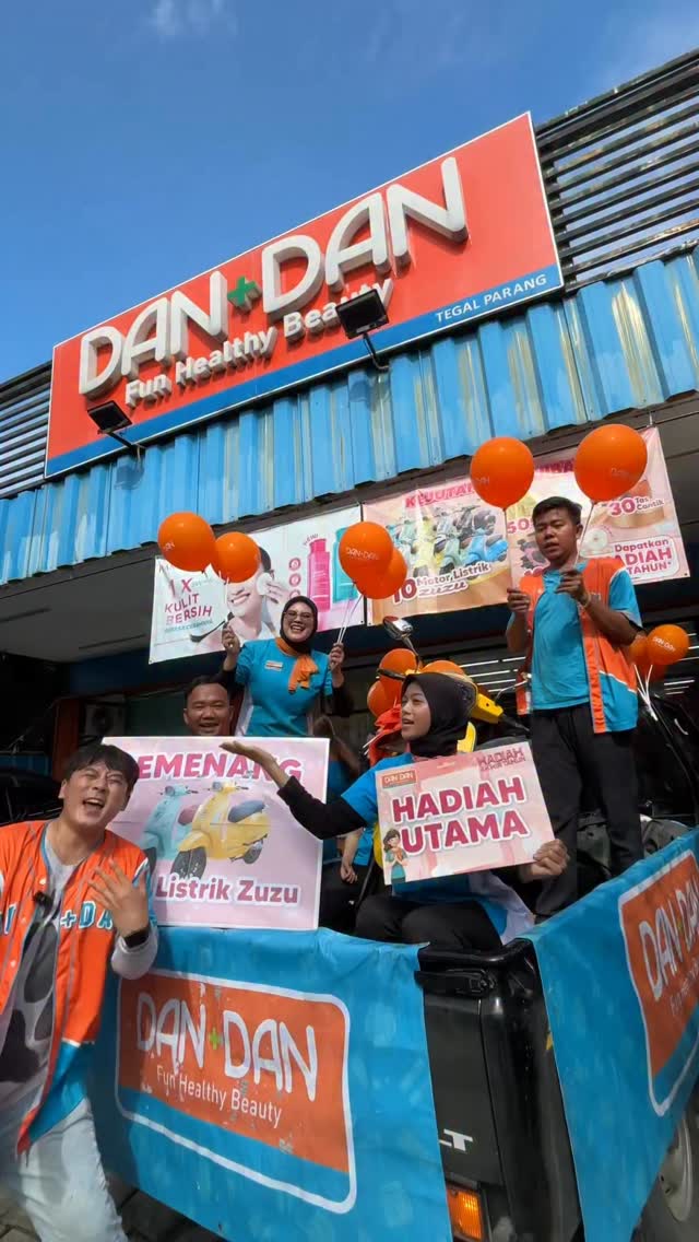 Liat kita rame rame anter motor dari Dan Dan Tegal Parang bikin tetangga Bu Kurnia jadi pengen dapet motor listrik GRATIS ju...