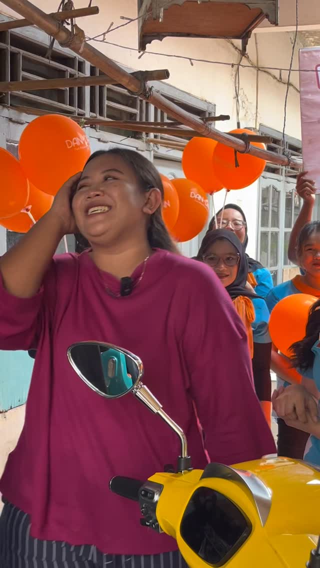 Kadang kita nggak pernah tau rejeki datang lewat jalan apa