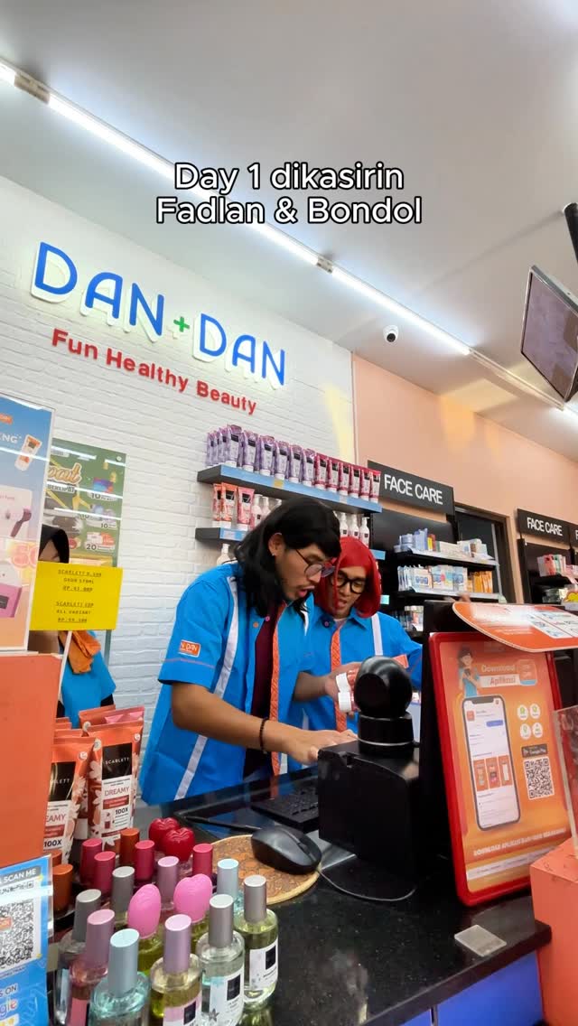 Karyawan magang khusus Ramadan kita kasih bintang lima krn pintar menghibur minat Tungguin ...