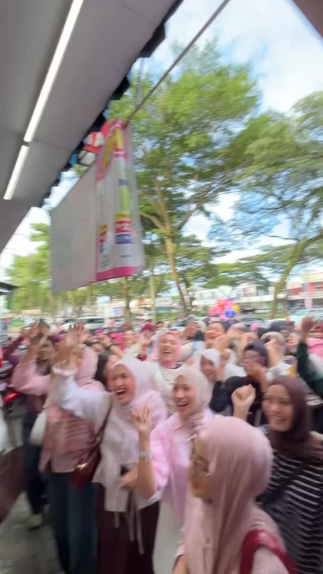Puasa gak menghalangi warga Citra Raya buat ikutan scarlettofficial Anti Kulit Haus Challenge bareng kak Shella dan Lulu S...