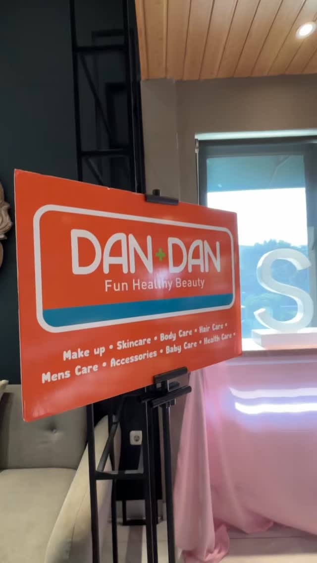 Merangkai bunga, merangkai momen juga Serunya workshop hampers bunga bareng Skintific x Dan Dan kemarin Dari pilih bun...