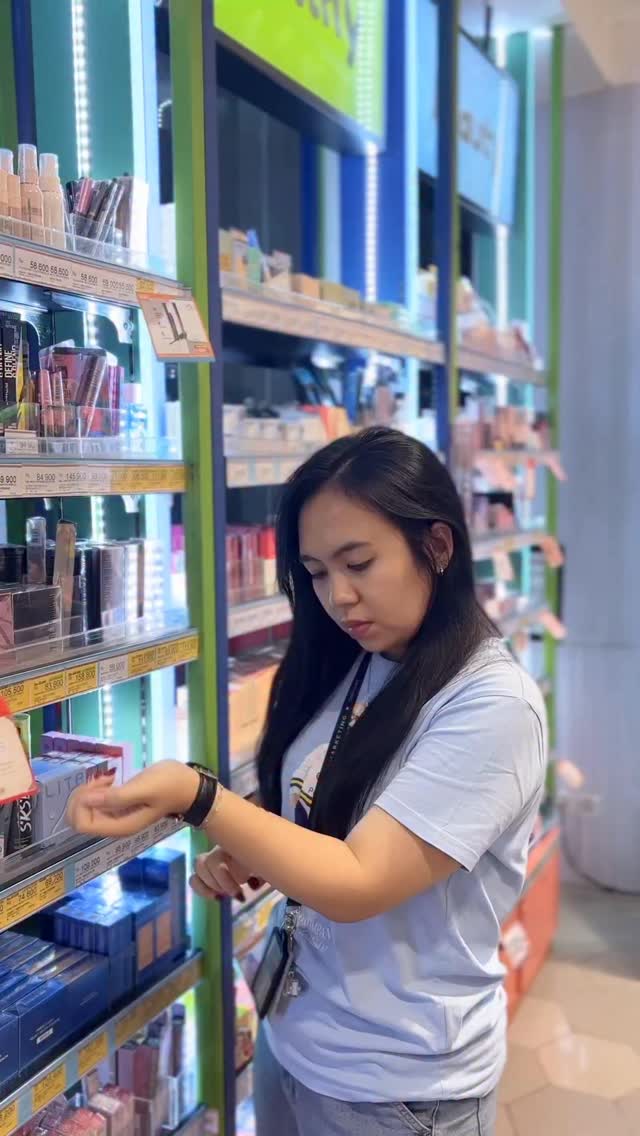 Kenapa mata laki laki gabisa bedain shade lipcream yang jelas jelas sebeda itu ya AyokeDanDan