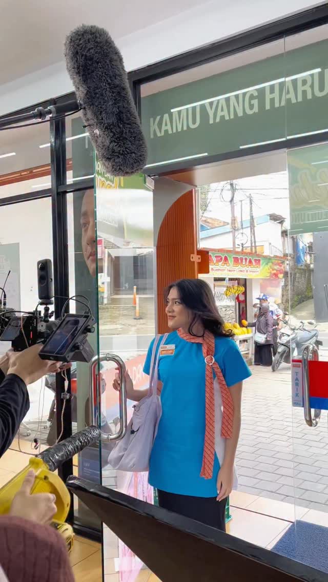 Ini dia nih BTS syuting mini series purbasarimakeupid di Dan Dan bareng davinakaramoy Fajjar Sadboy Udah pada nont...