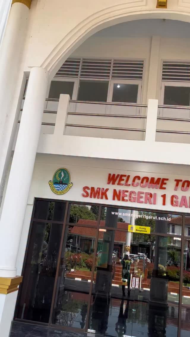 Dan Dan Academy goes to SMKN 1 Garut with emina Siswa siswi SMKN 1 Garut energinya ADA BANGET Seneng bisa...