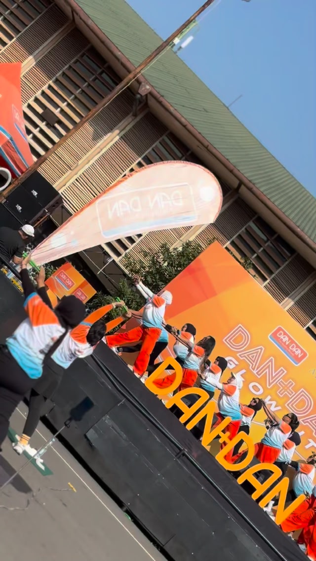 Energi Saparua menyalaaaaaa Collab Poundfit dandan indonesia x azzuracosmetics