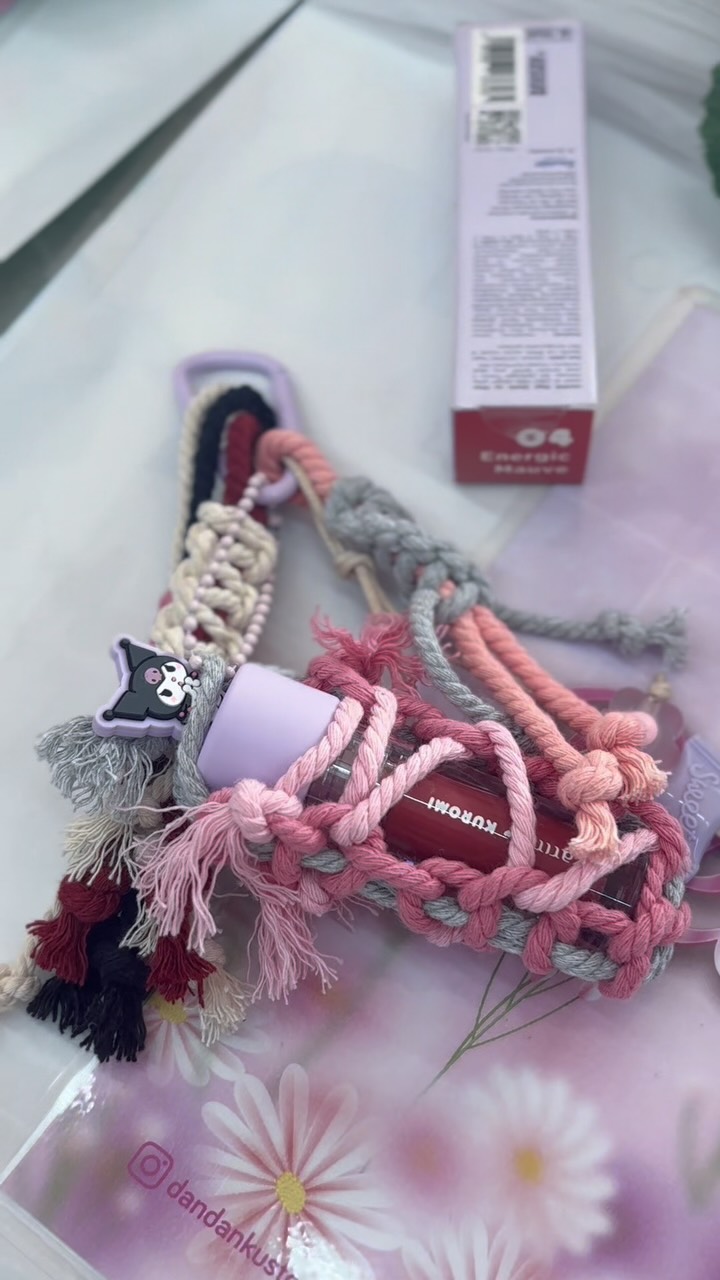 Serunya AZARINE DIY Lip Charm di DAN DAN Salihara Terima kasih sudah berkreasi bareng Dan Dan x Azarine Sampai ke...