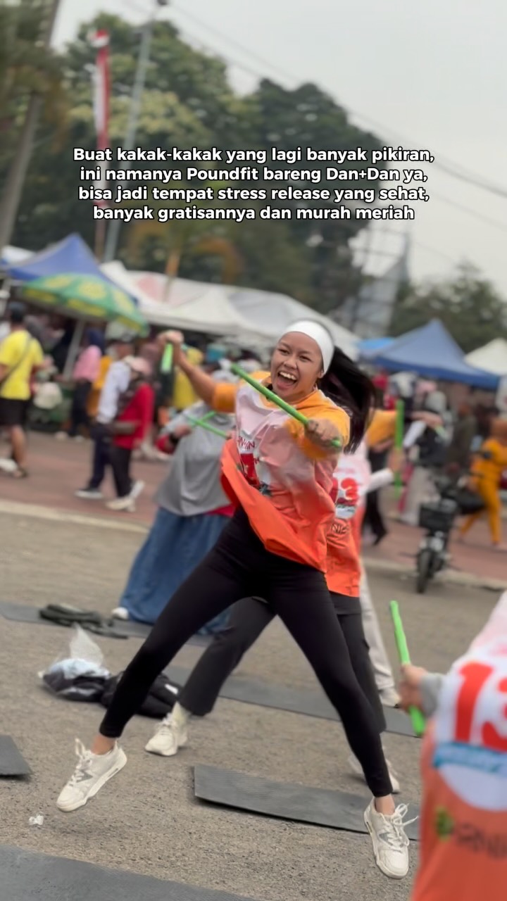 Buat kakak kakak yang lagi banyak pikiran, ini namanya Poundfit bareng Dan Dan ya, bisa jadi tempat stress release yang seha...