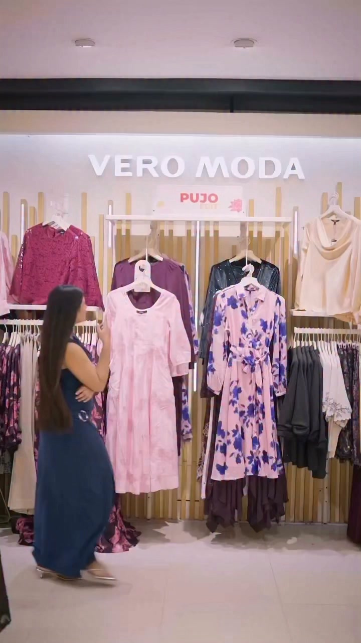 Pujo season is here Have the best time at the Shoppers Stop, celebrating fashion, traditions all the festive vibes Get yo...