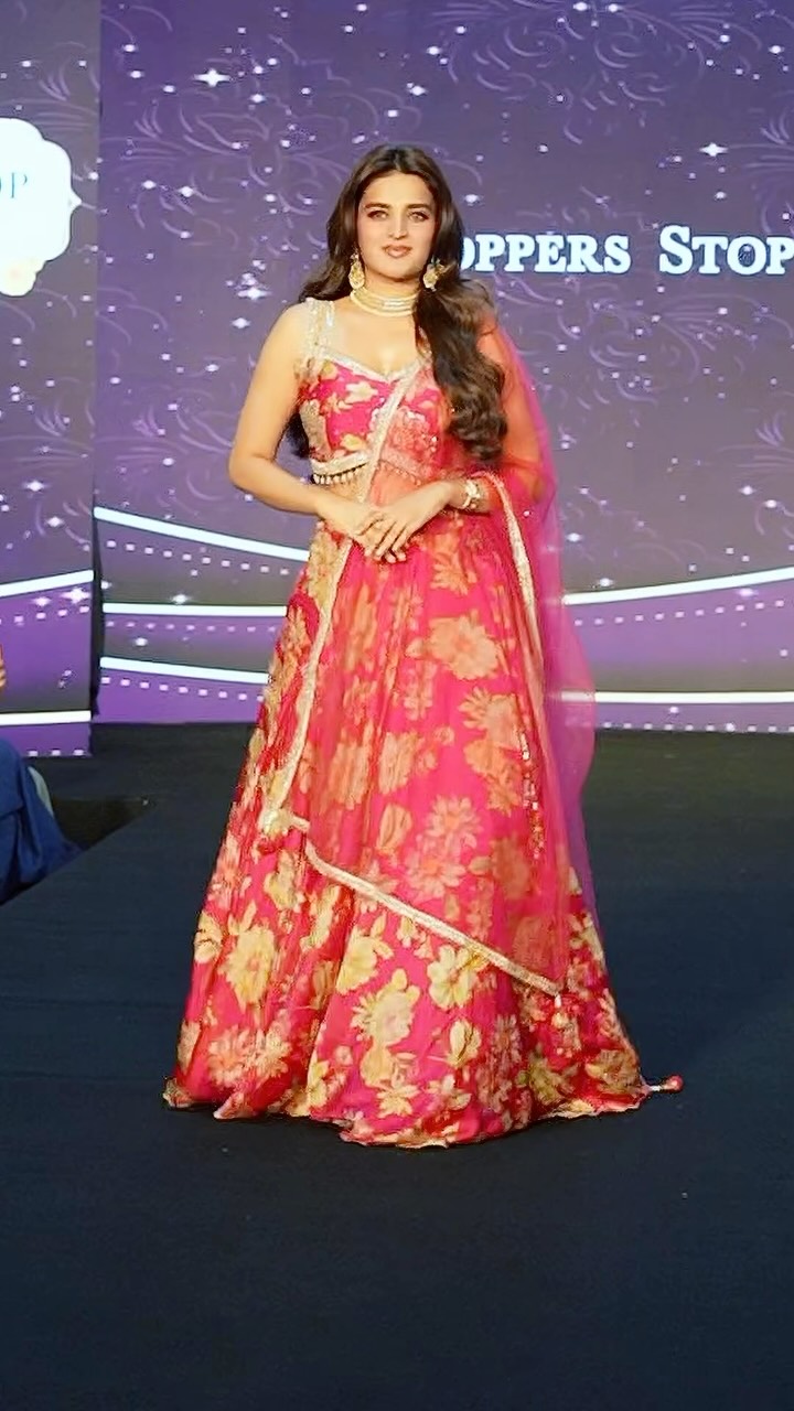 Catch Nidhhi Agerwal bringing all the glamour to the Shoppers Stop Runway Take notes, get inspired, and shop the...