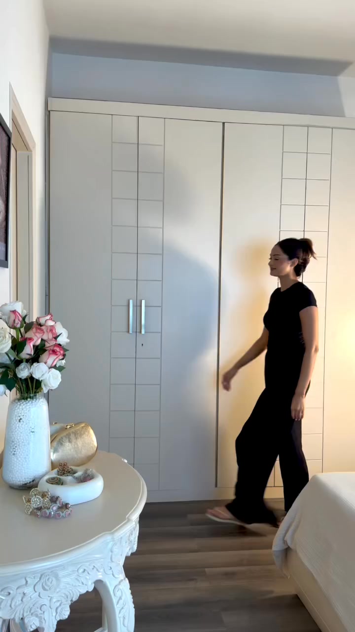  Wrapped in tradition, sprinkled with celebration this Diwali, weve got your festive look sorted From elegant...