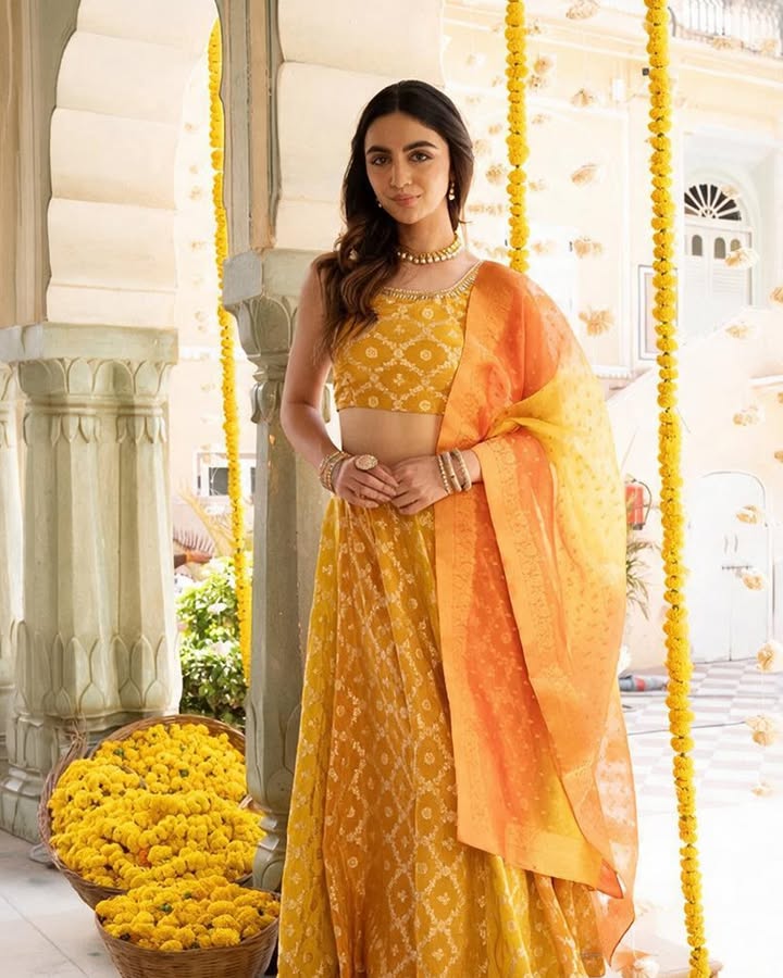 This yellow was made for a festive click