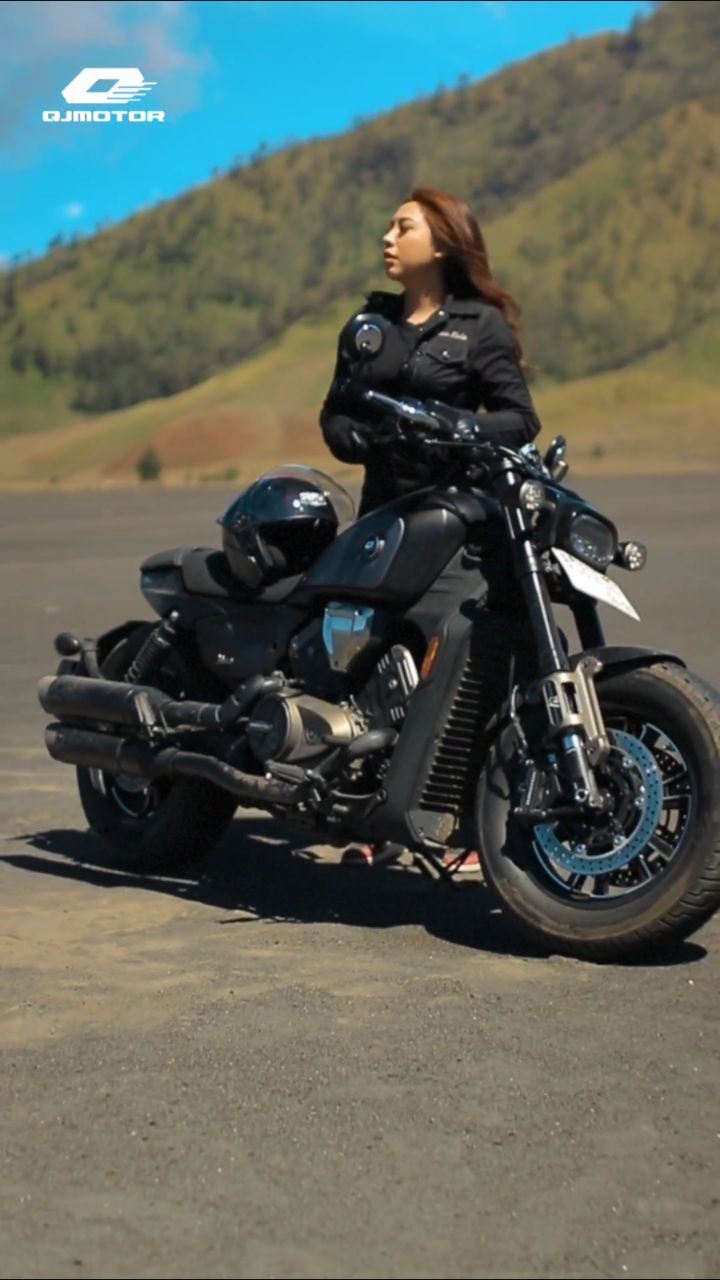 SRV 600 V dengan mesin 600cc V Four yang halus dan bertenaga, ngasih lo sensasi berkendara yang solid tapi tetap santai