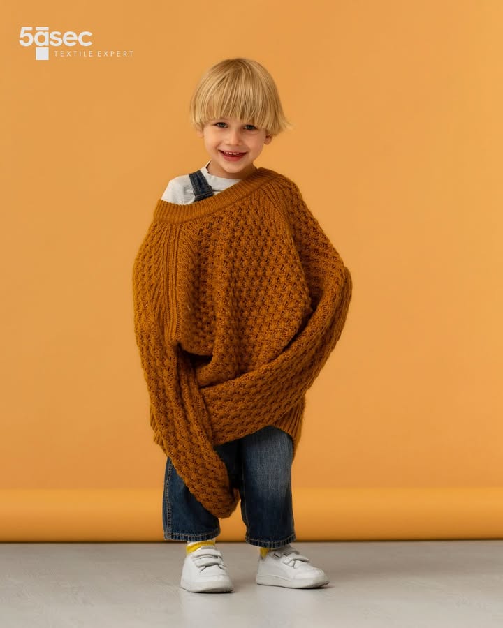 Their favorite sweater, their tiny sneakers, every piece holds a memory At 5 sec, we treat your childs clothes and shoe...