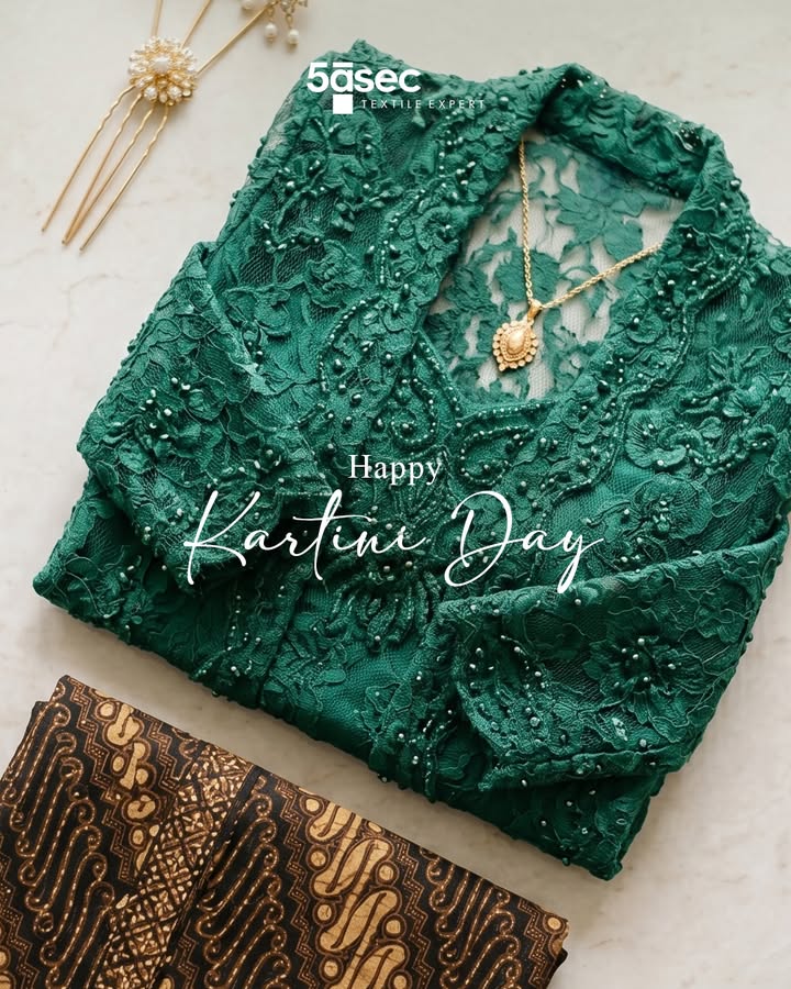Delicate in detail, powerful in presence. Just like every modern Kartini. Celebrate your elegance inside and out