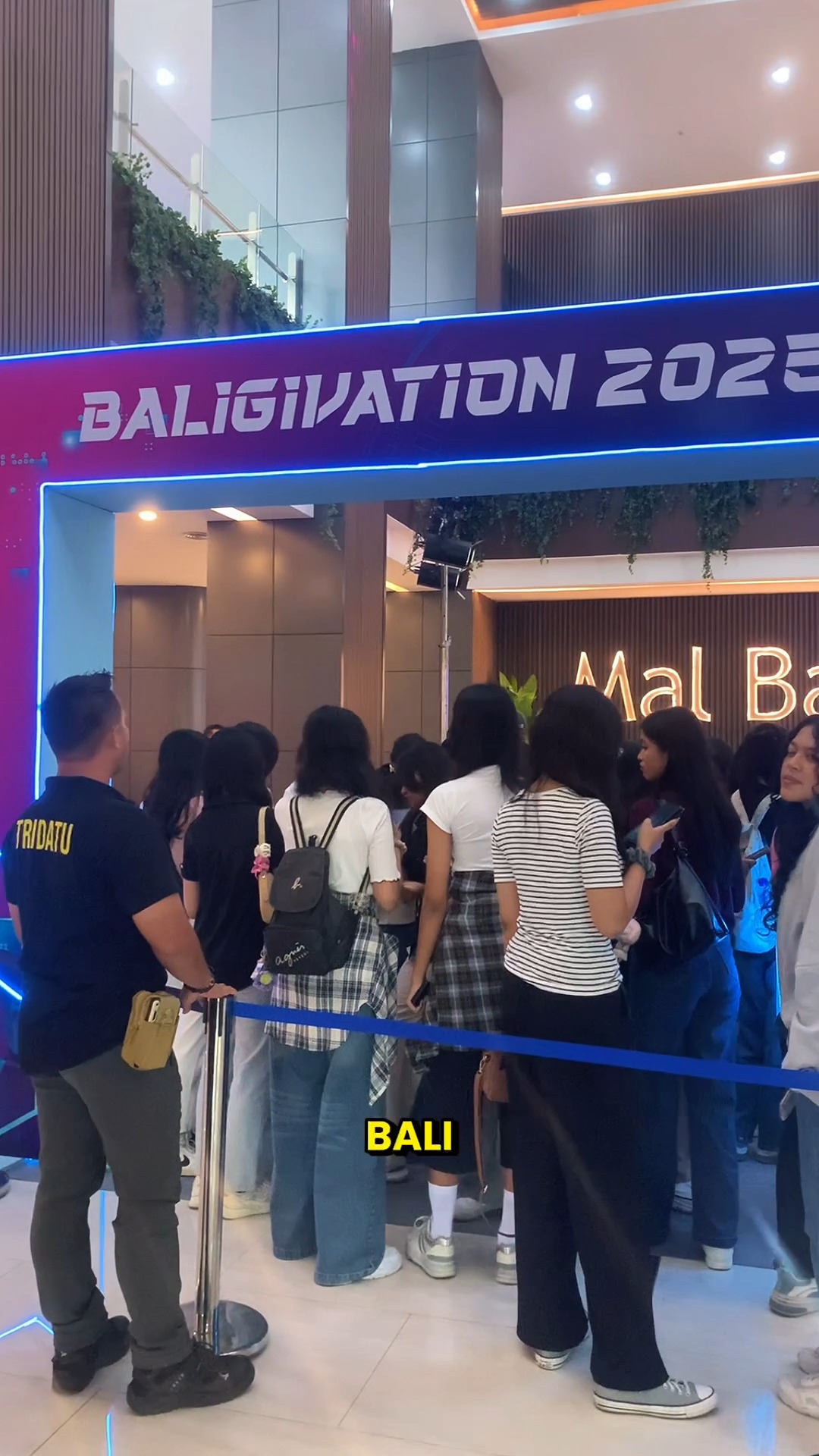 Seru banget nyobain QRIS Tap nobu Go di Baligivation 2025 Di sini kalian bisa coba jajan pakai QRIS Tap di nobu Go