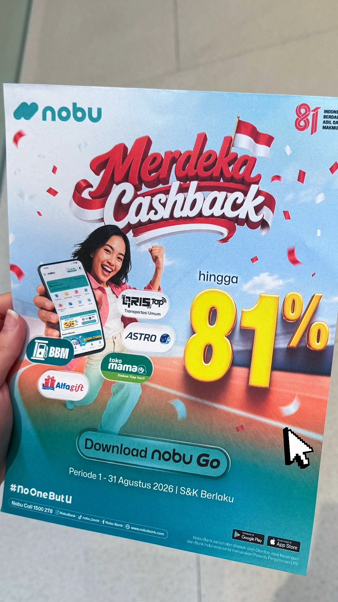 Lagi jalan fokus banget ngeliat ke bawah, emang ada apa Ada promo merdeka cashback dari Nobu Bank dong Bayar pakai Q...