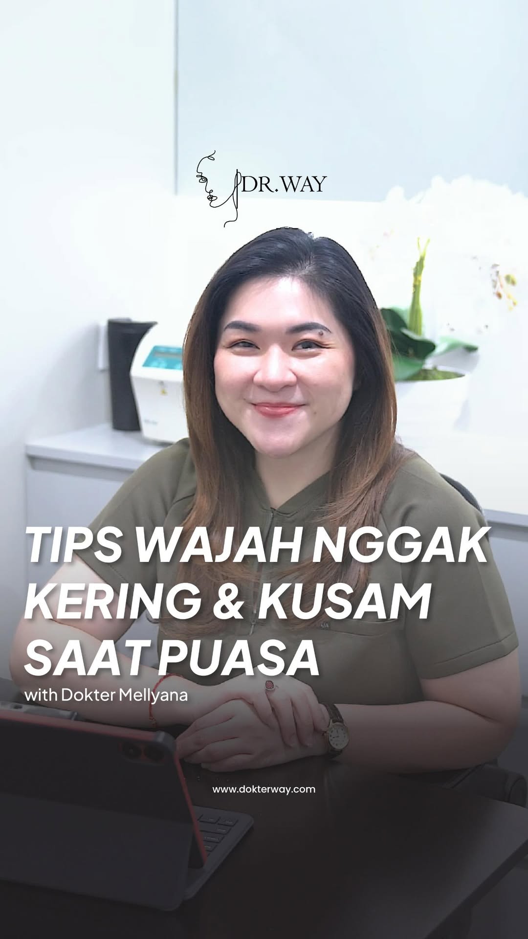 Puasa jalan tapi muka malah jadi kering kusam Tenang, itu sering banget terjadi saat puasa karena tubuh kita leb...