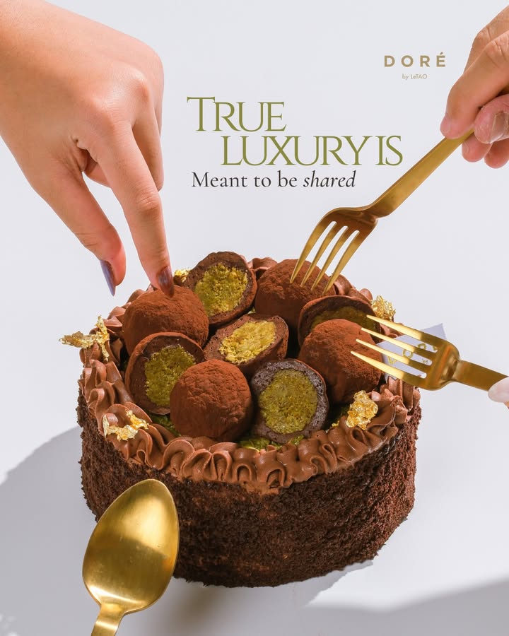 True luxury is meant to be shared With its indulgent layers and exquisite finish, our Dubai Chewy Royal turns every sha...