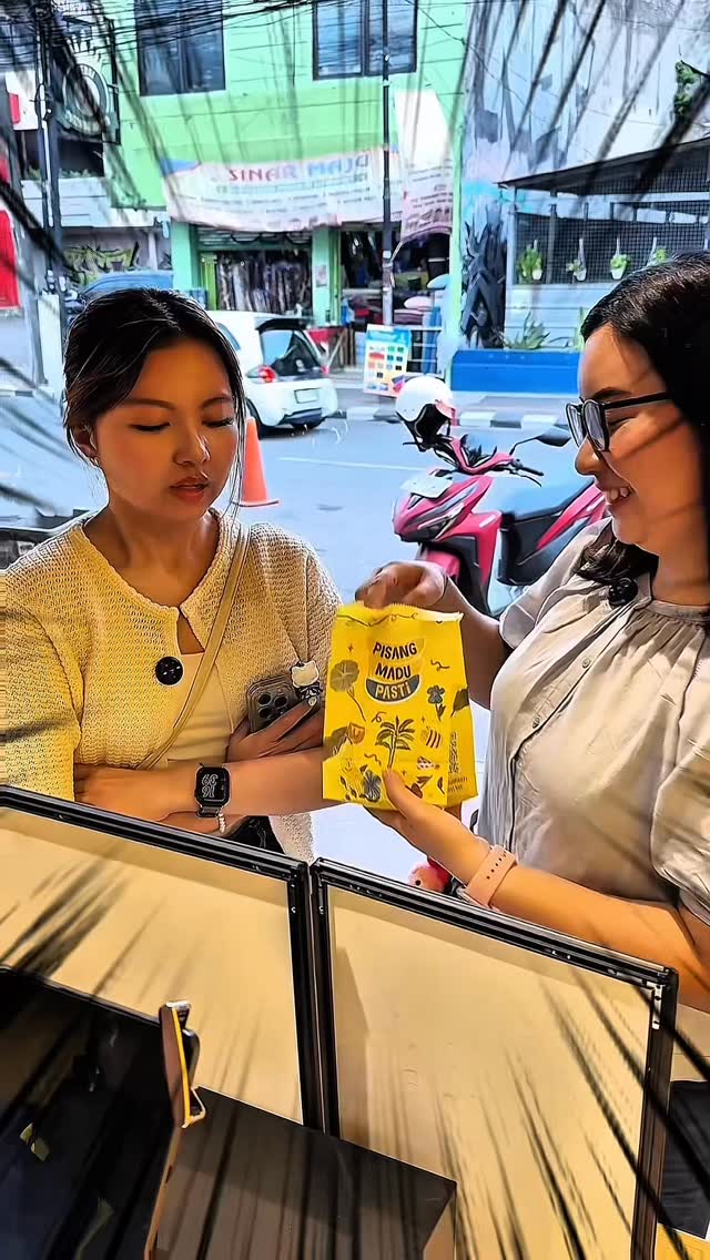 Wacana diet 2026 bubar jalan gara gara banner ini Niat olahraga, eh idung nyium wangi Pisang Madu Pasti