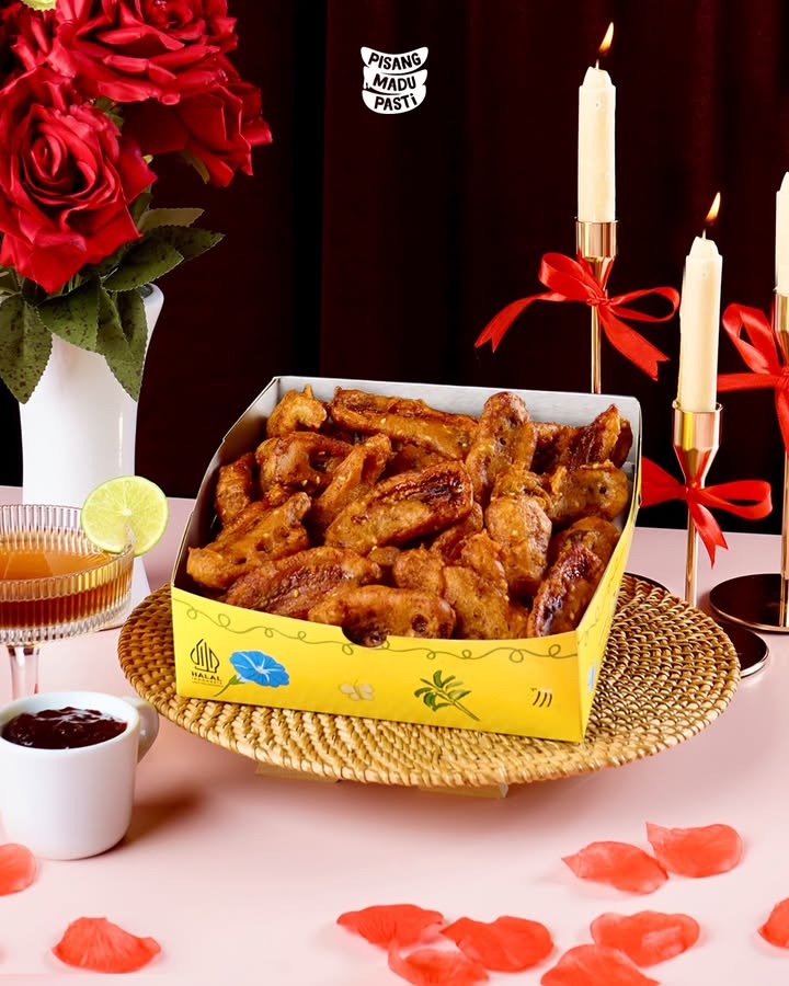 Date sama doi Ngemil sama bestie Atau self love time Pisang Madu Pasti selalu jadi pilihan yang gak pernah salah ...