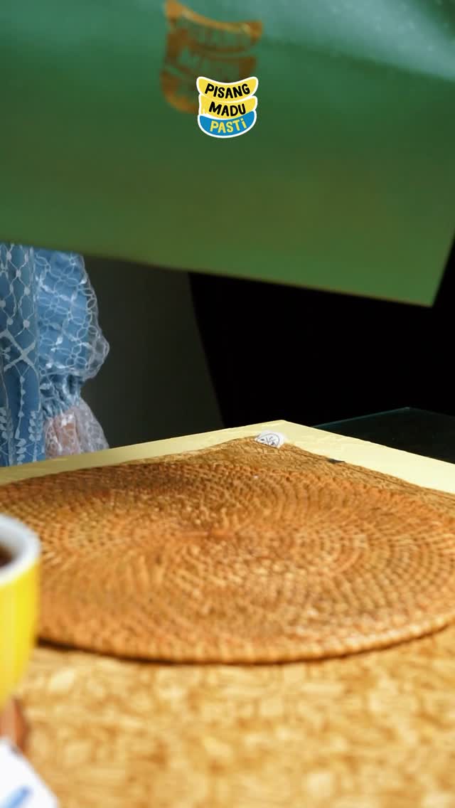 Saatnya berbagi yang manis di hari kemenangan Hampers Pisang Madu Pasti bisa jadi pilihan manis untuk berbagi di h...