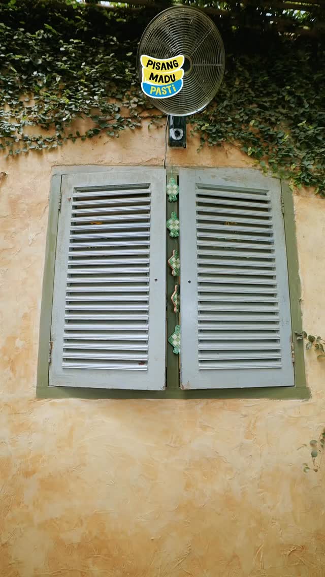 Lebaran selalu punya cara menghangatkan rumah.. bukan dari hidangan, tapi dari kebersamaan yang akhirnya kembali