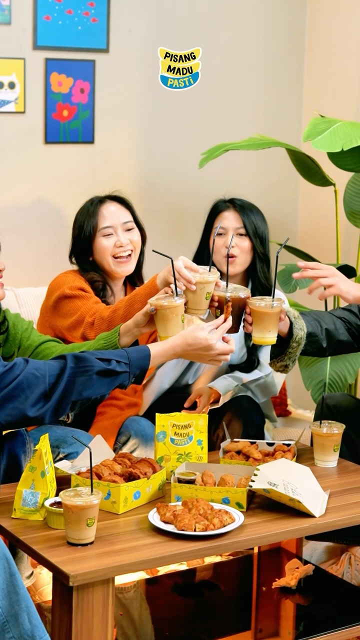 Weekend nggak perlu ke mana mana, yang penting kumpul, ngobrol, ketawa bareng