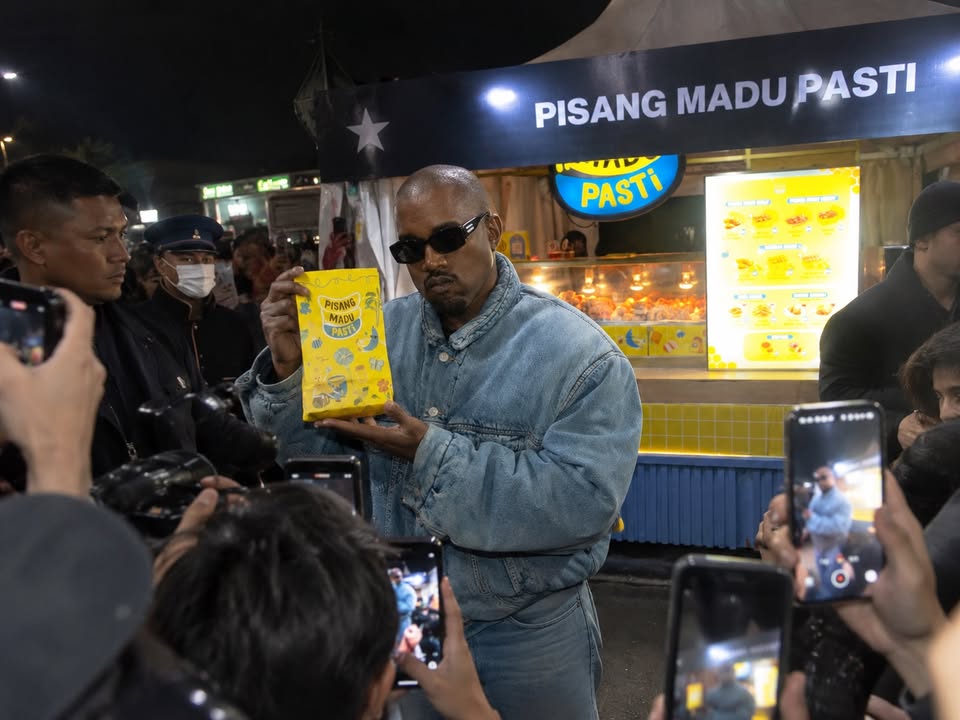 Terima kasih banyak Kak Ye yang sudah mampir ke booth kita sampai booth kita dikelilingi banyak orang Kak Penampilan K...