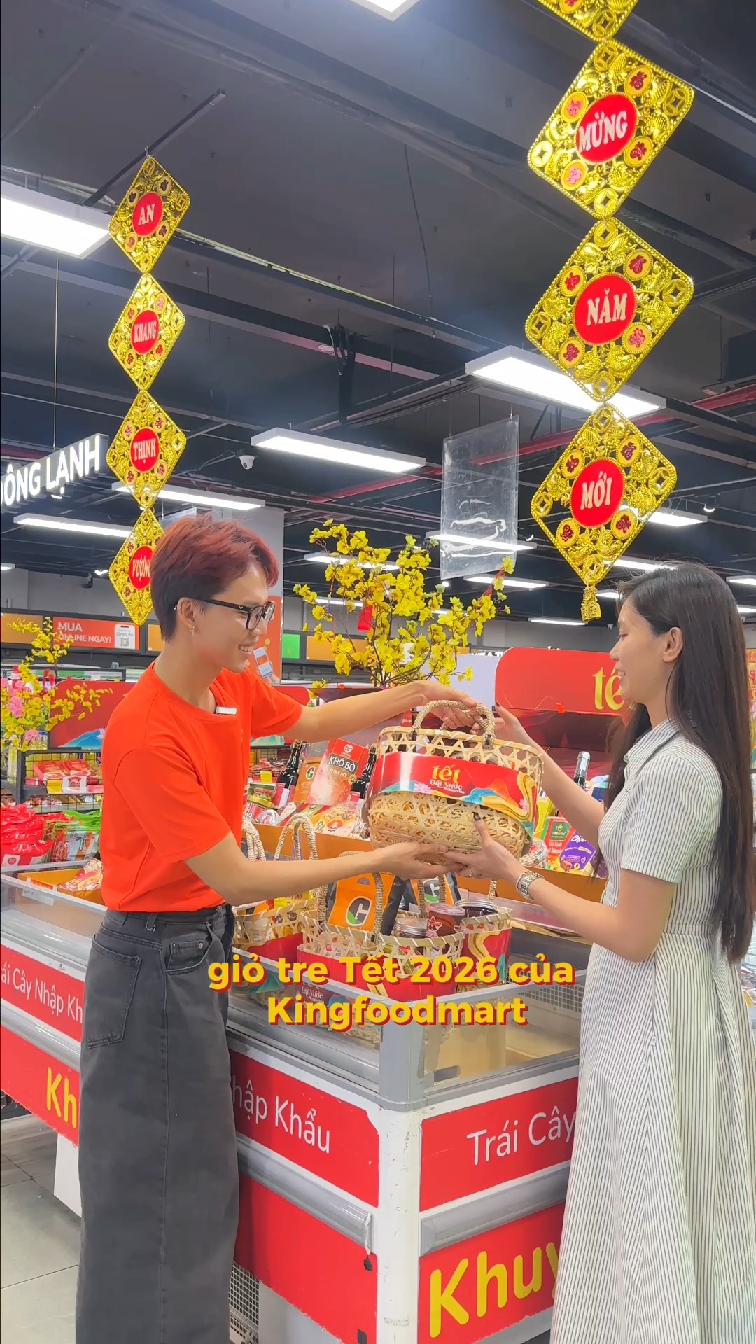 Qu T t x n s , gh Kingfoodmart kh i lo, qu ki u g c ng c 