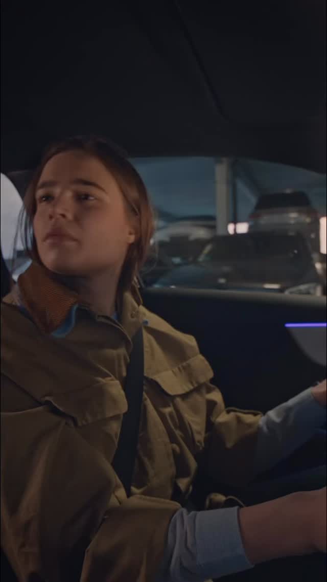  mercedesbenzind Parallel parking, now made easier with Shrinking Mode. Because space should never limit possibility