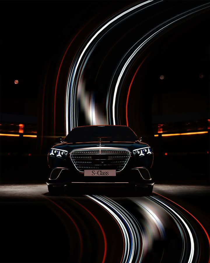 Stretching the limits. The new S Class. PixelStretch SClass MercedesBenzIndia LandmarkCarsMumbai
