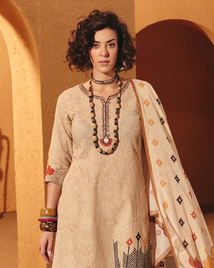 Celebrating heritage in every thread, crafted for the modern woman SABHYATA trend trending newarrivals TheLeg...