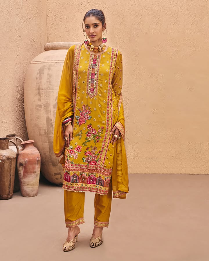 When elegance is gifted, it becomes even more special This beautiful piece, gifted by Farah Khan, is a celebration of...