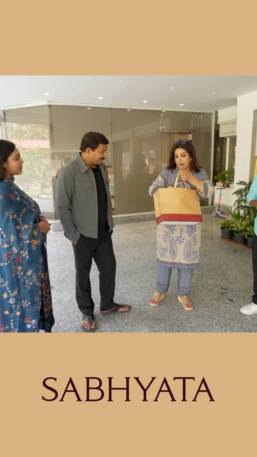 Theres no greater joy for us than seeing Farah Khan present Manoj Tiwaris wife with our craftsmanship