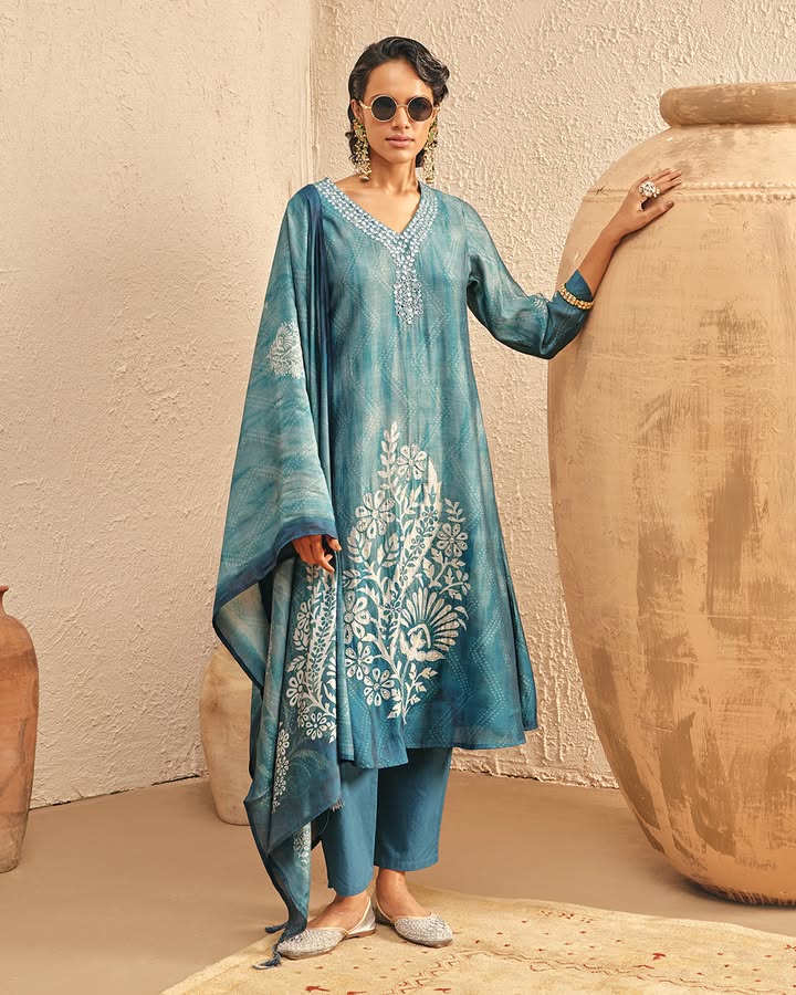 Grace in every detail, elegance in every step SABHYATA ethnicwear indianfashionuk elegantstyle kurtaset
