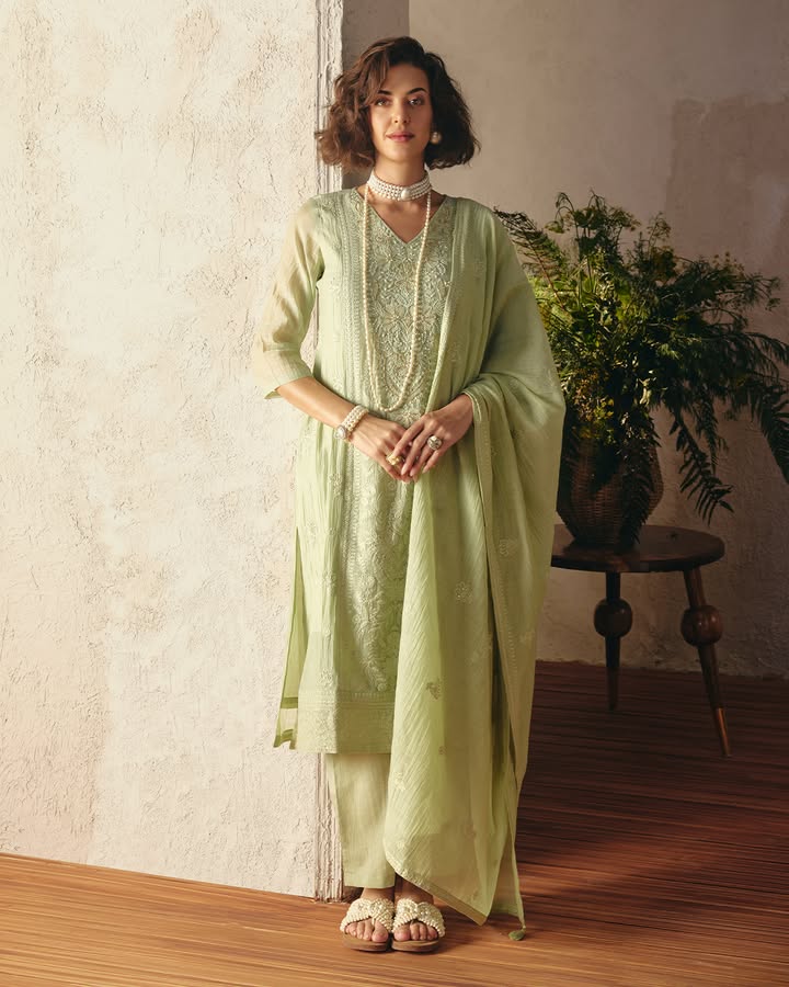 Where comfort meets sophistication. Classic silhouettes designed for effortless everyday elegance