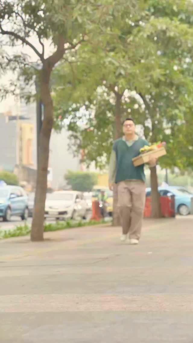 Di balik setiap langkah, selalu ada cerita yang sedang ditulis