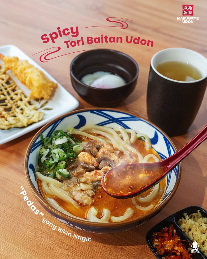 Lagi pengen yang hangat, rich, lembut, tapi tetap ada sensasi pedasnya Spicy Tori Baitan Udon siap nemenin apa...