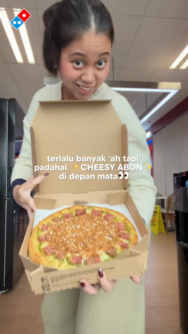 Yang cobain Pie Pizza Cheesy Abon langsung review aja di comment Buat domizen beruntung mimin kirimin merch e...