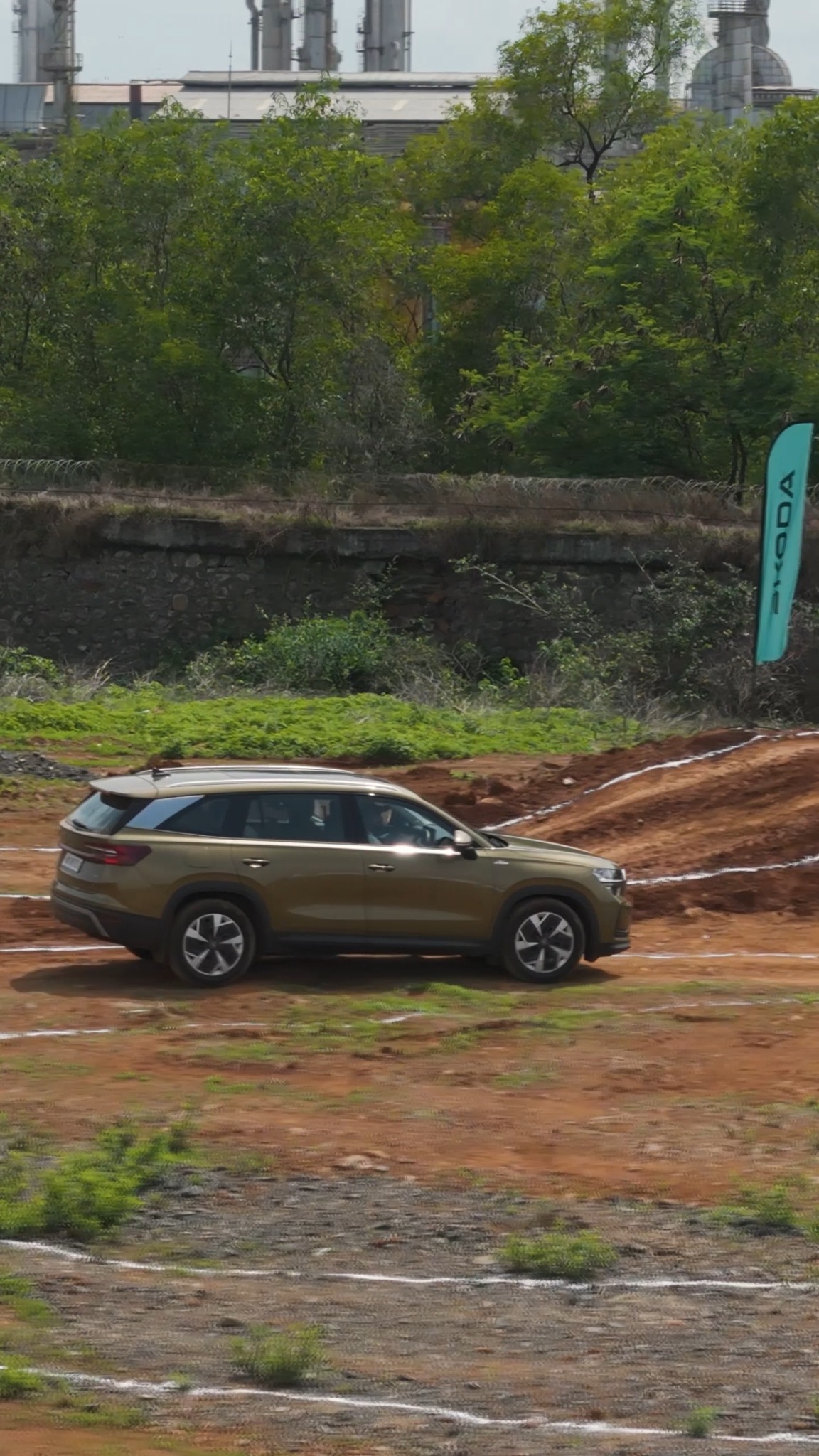 The all new koda Kodiaq is for those who never settle for anything less, be it luxury, comfort or power. Capable off the road, sporty on it the Kodiaq is the ultimate 4x4. SkodaKodiaq SkodaIndia LetsExplore The all new koda Kodiaq is for those who never settle for anything less, be it luxury, comfort or power